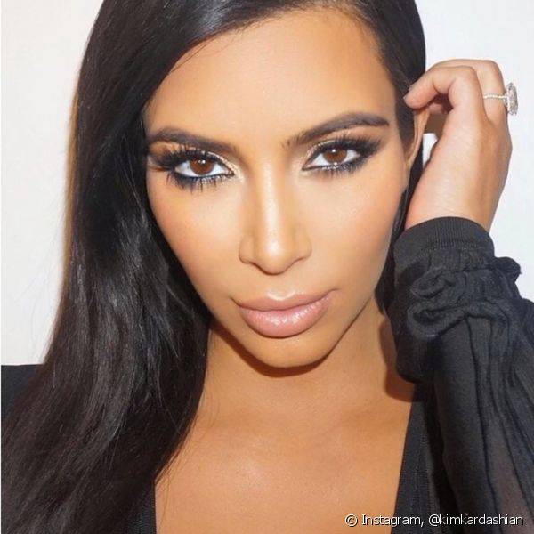 Kim Kardashian ? lider nata e expert quando o assunto em quest?o ? make (Foto: Instagram @kimkardashian)